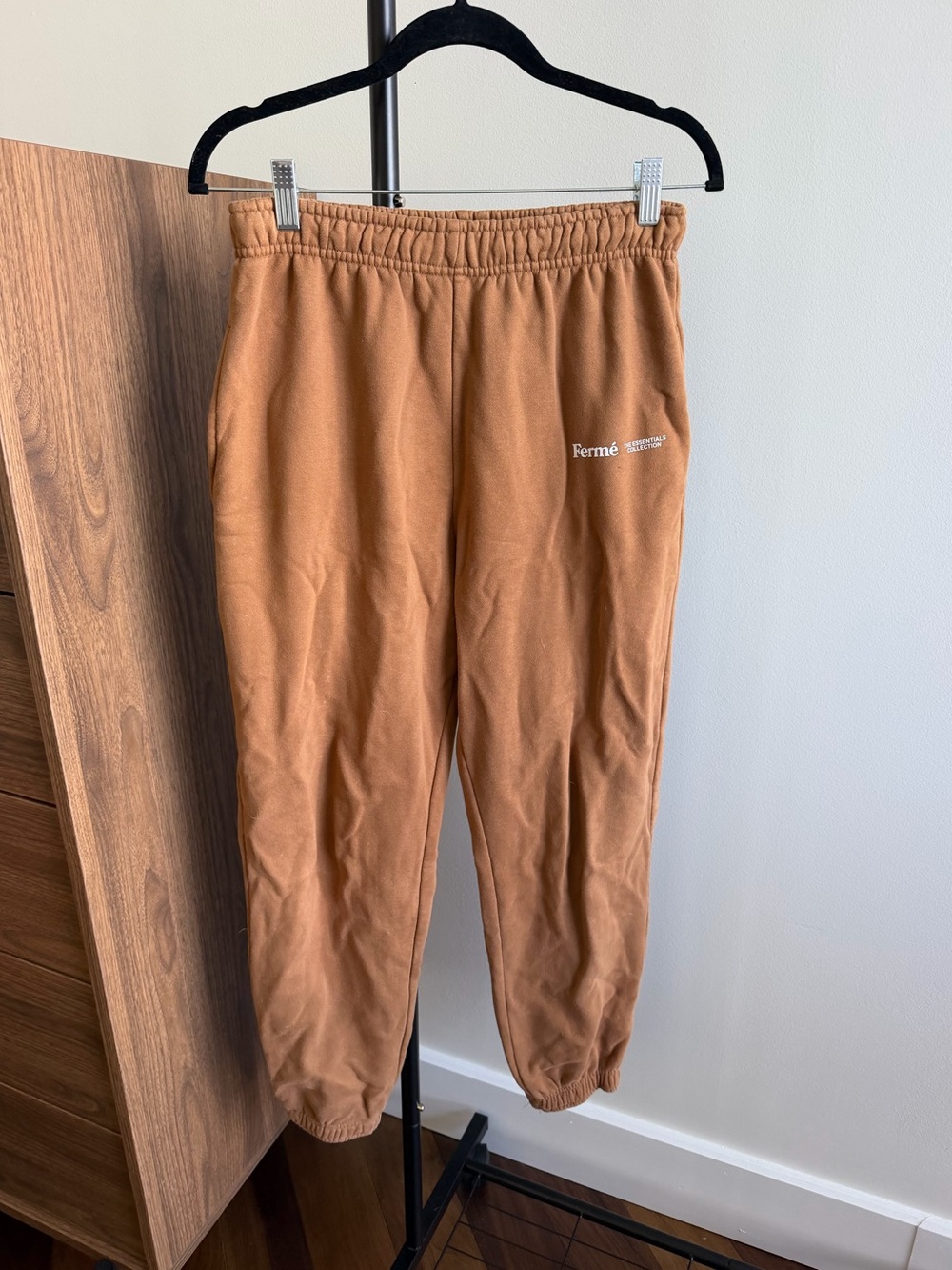 Fermรฉ The Essentials Collection Camel Brown Fleece Joggers Size S